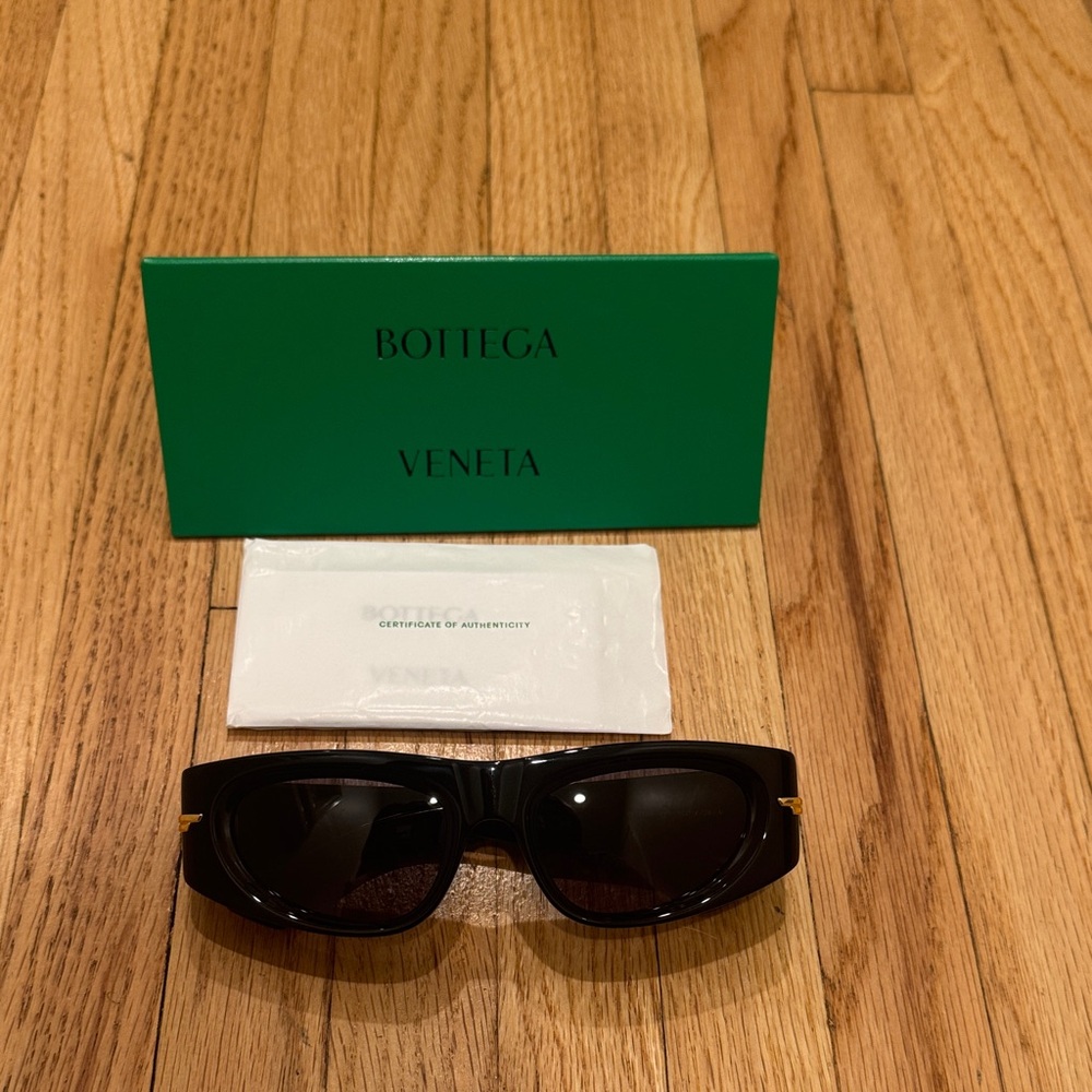 Bottega Veneta Eyewear Phantos Frame Sunglasses black